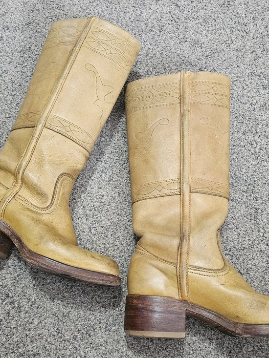 The VTG 90s Frye Campus Longhorn Banana Boots in women's size 6.5B - Picture 2 of 8